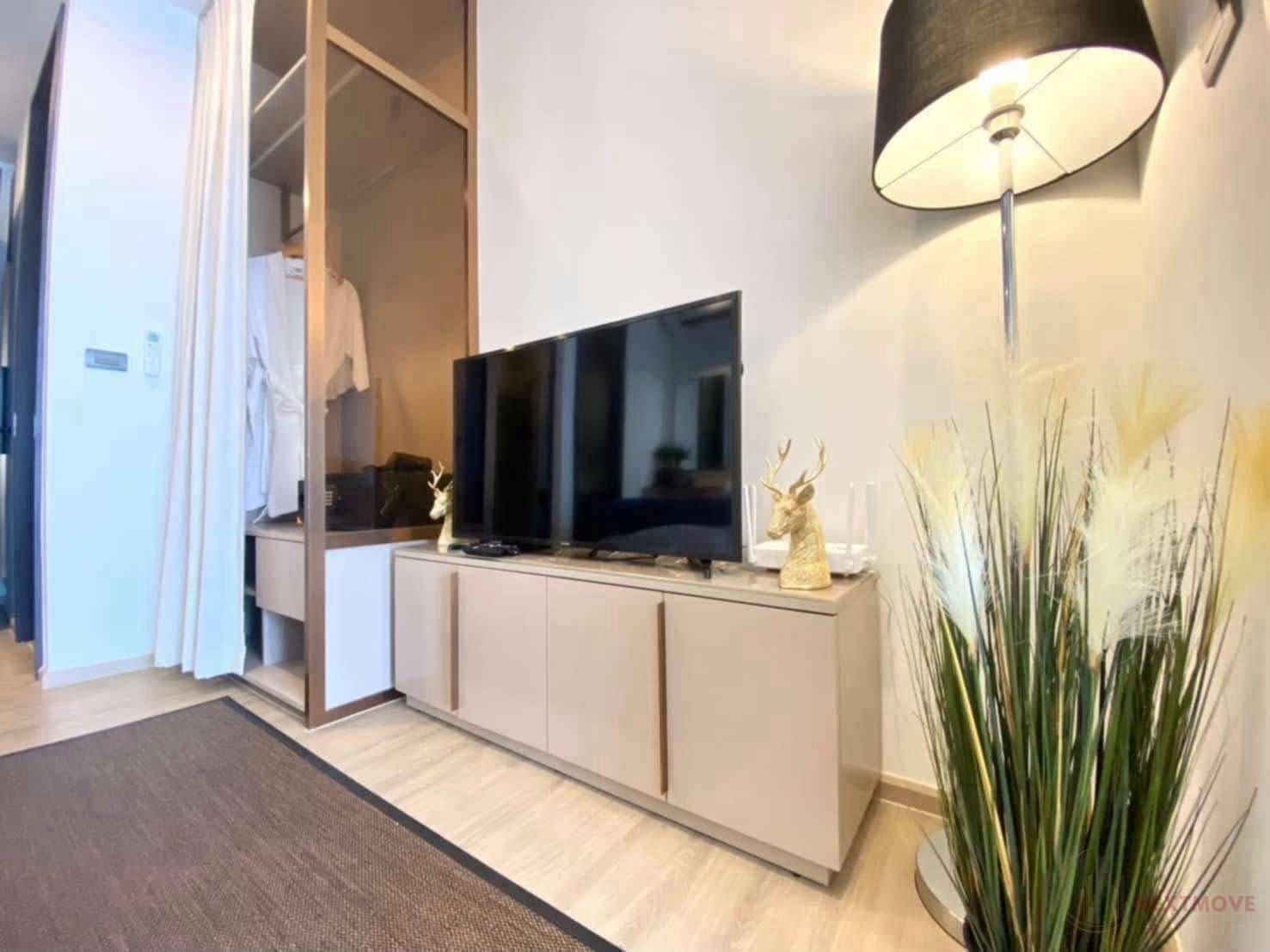 b0c1376c-bc51-4b7b-9fee-14cb70d5b781