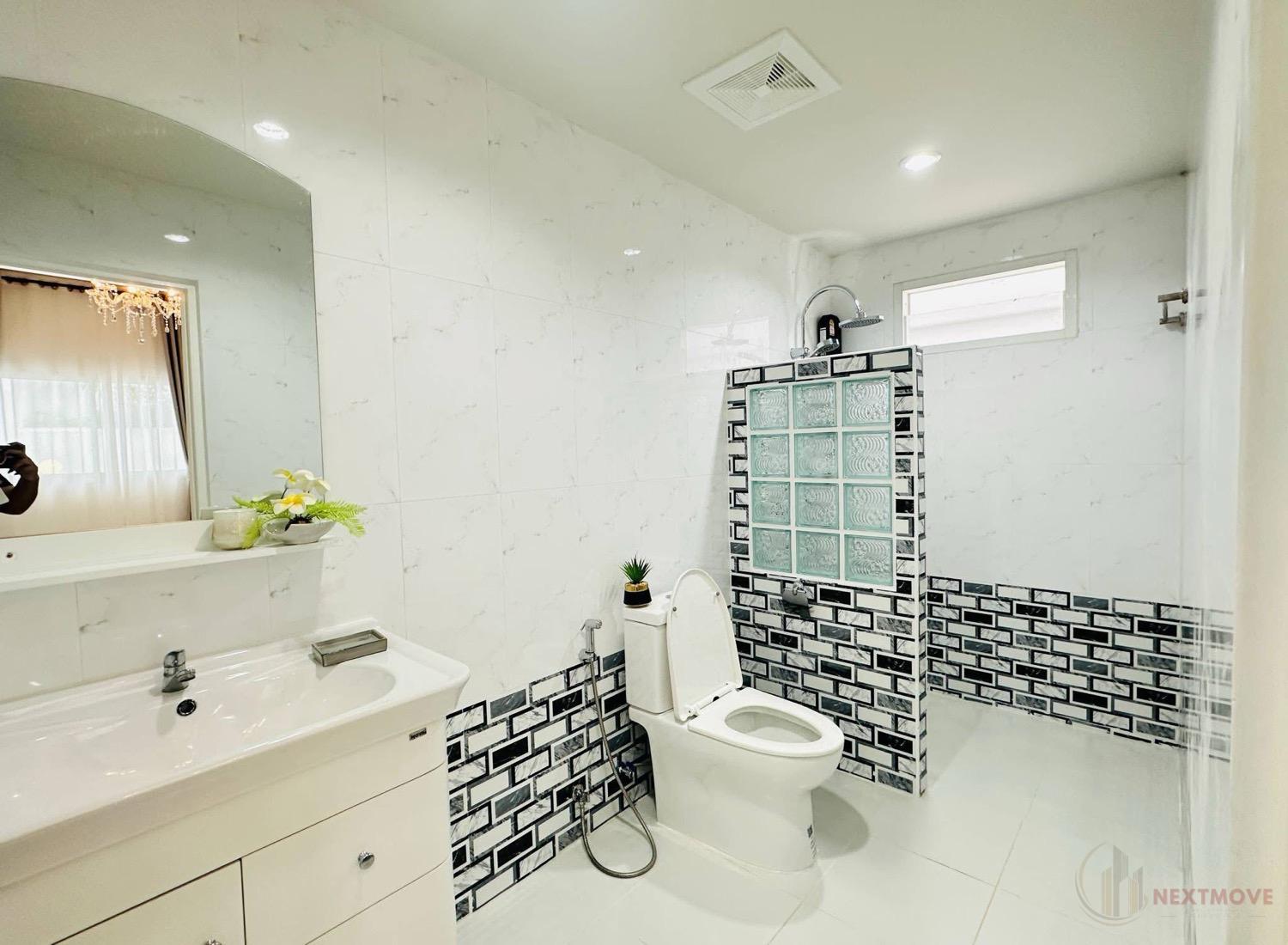 78230609-896F-47C5-96C7-D833219A1A1B